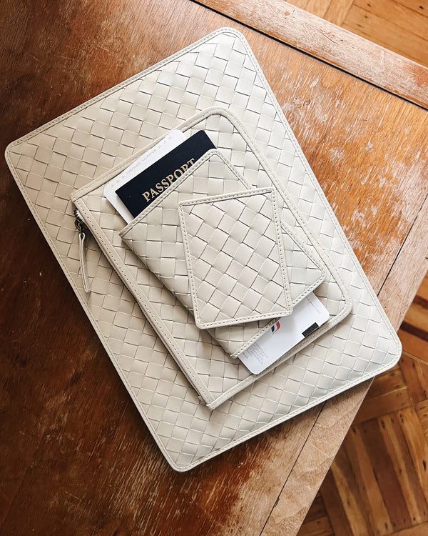 Este Passport Holder - Carré Weave Cream