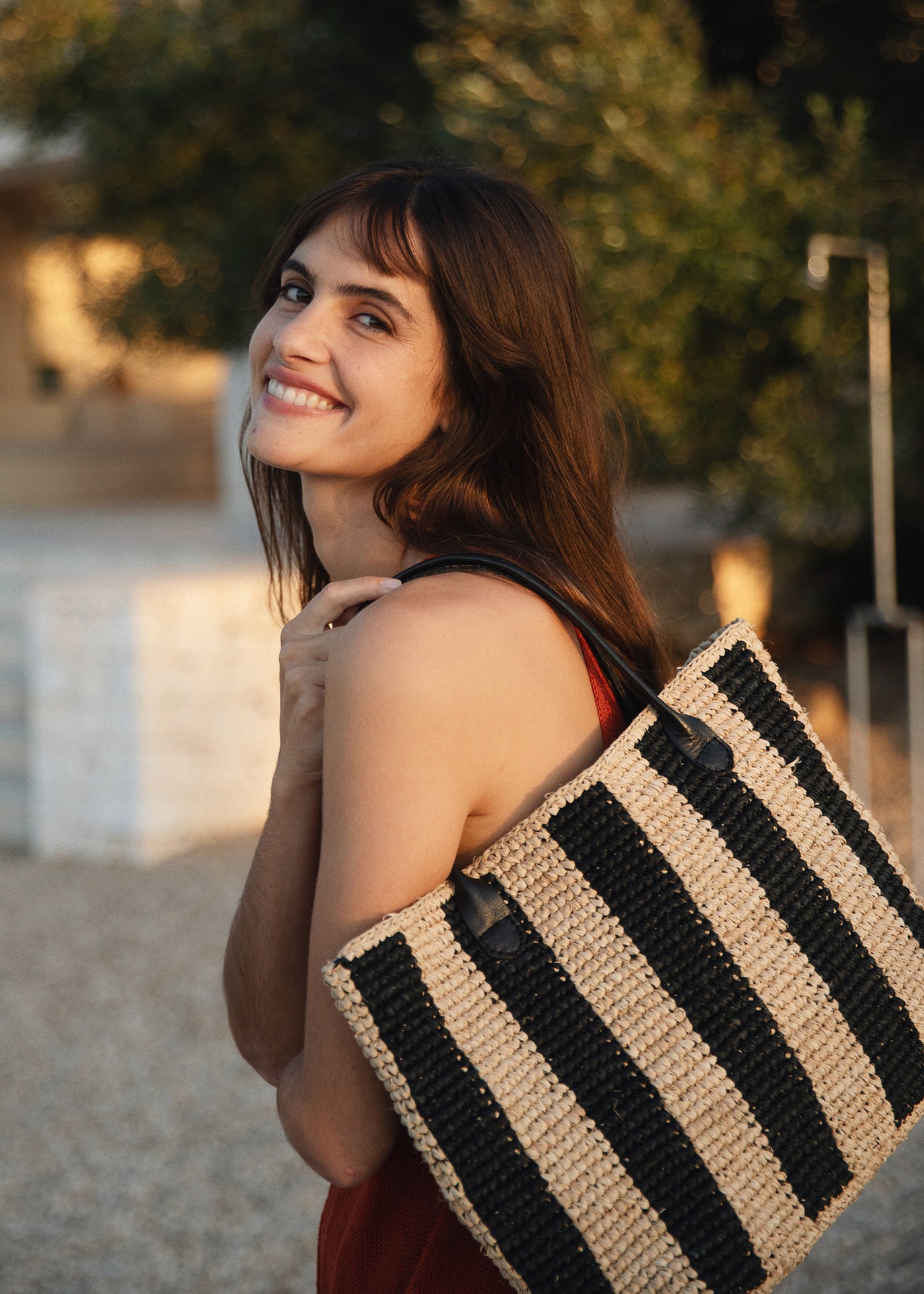 Bembien straw offers beach bag