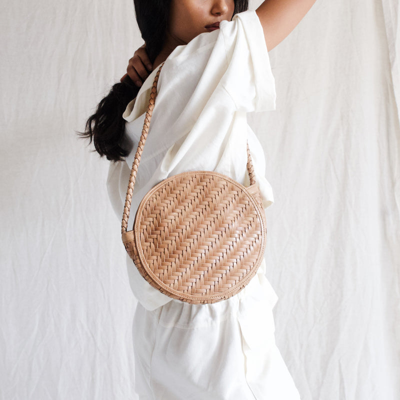 Bembien Audrey Bag in Caramel worn on the shoulder by a standing woman